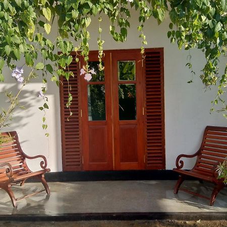 Mandara Rest Bed & Breakfast Hikkaduwa Exterior photo