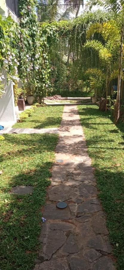 Mandara Rest Bed & Breakfast Hikkaduwa Exterior photo