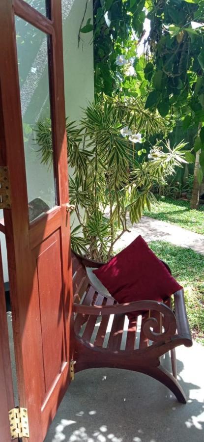 Mandara Rest Bed & Breakfast Hikkaduwa Exterior photo