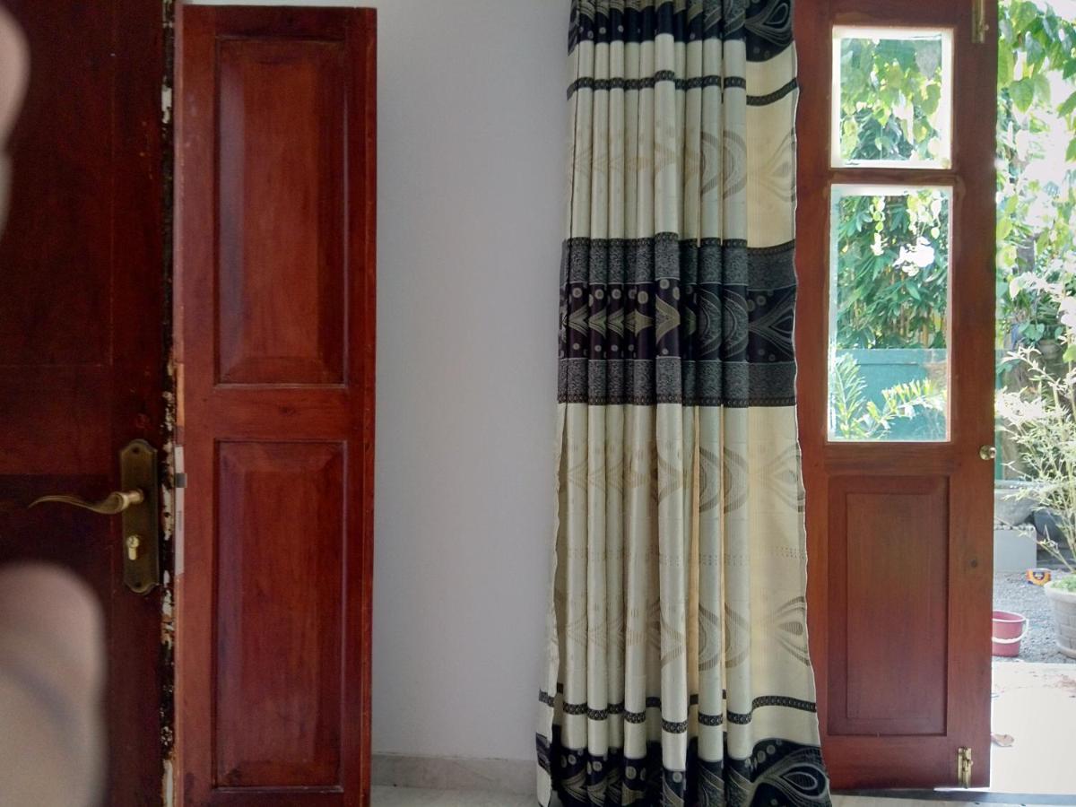 Mandara Rest Bed & Breakfast Hikkaduwa Exterior photo