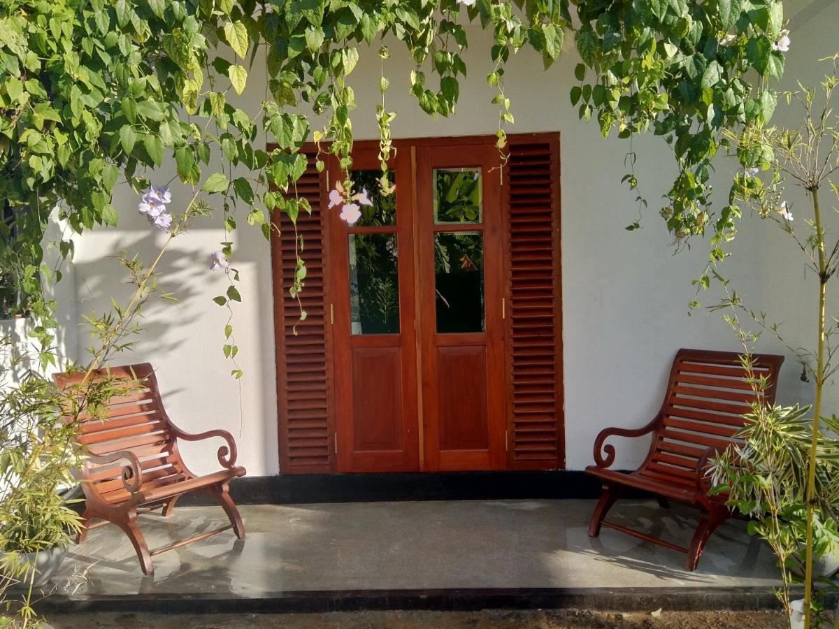 Mandara Rest Bed & Breakfast Hikkaduwa Exterior photo